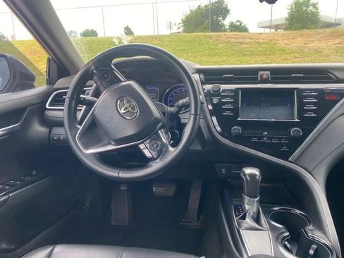 Used 2018 Toyota Camry SE FWD image 14