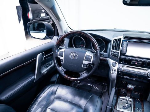 Used 2015 Toyota Land Cruiser AWD/4WD image 10