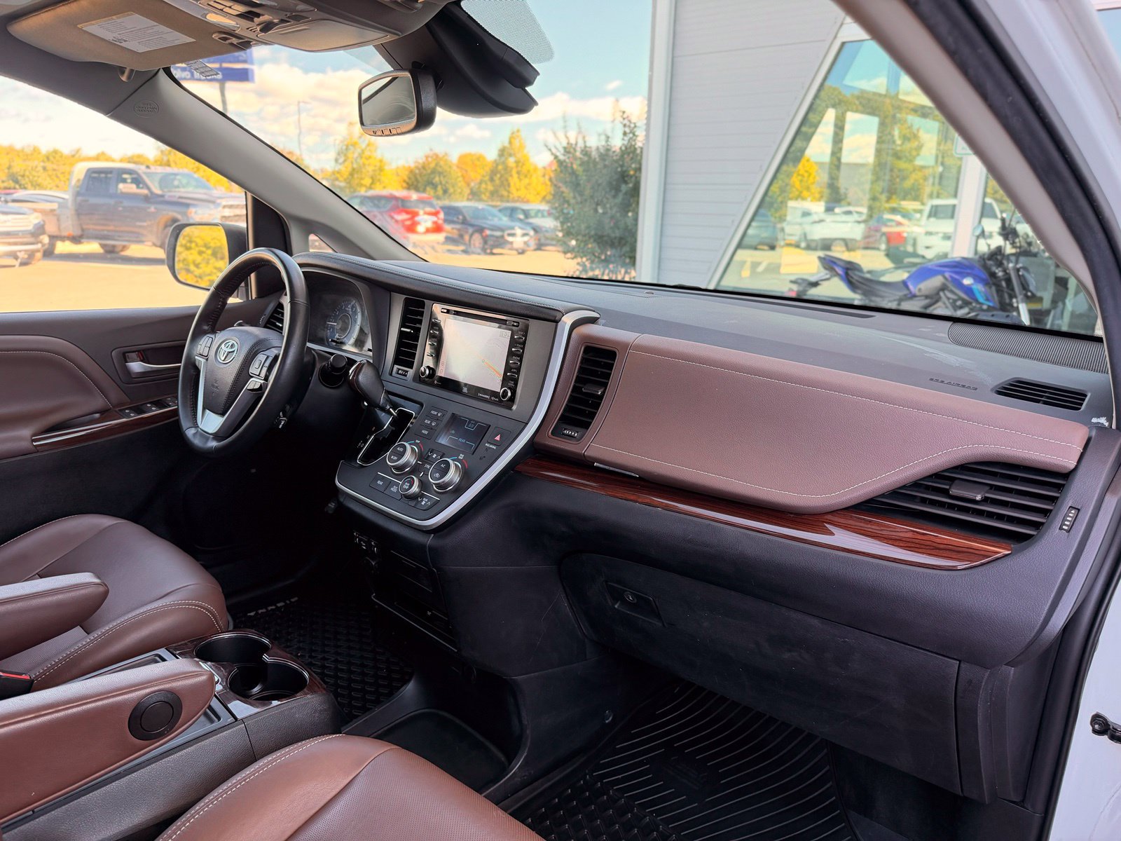 Used 2020 Toyota Sienna XLE Premium AWD/4WD image 31
