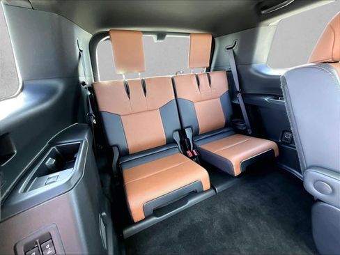 Used 2026 Lexus GX 550 w/ Cold Area Package AWD/4WD image 30