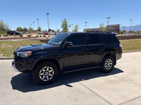 Used 2022 Toyota 4Runner TRD Off-Road Premium AWD/4WD image 2