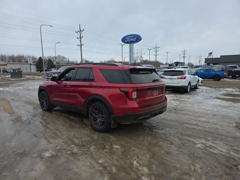 Used 2025 Ford Explorer ST-Line w/ Premium Package image 4