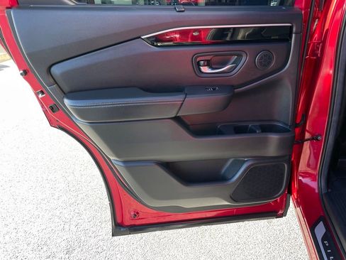 Certified 2025 Honda Pilot EX-L image 39