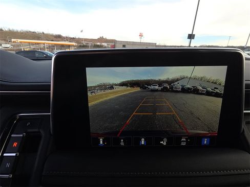 Used 2024 Chevrolet Tahoe Z71 w/ Luxury Package image 22