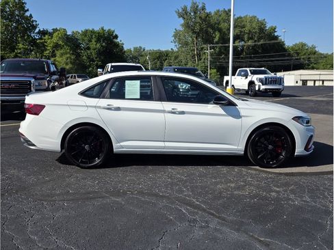 Used 2025 Volkswagen Jetta GLI Autobahn FWD image 18