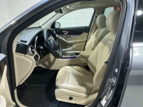 Used 2022 Mercedes-Benz GLC 300 4MATIC image 2