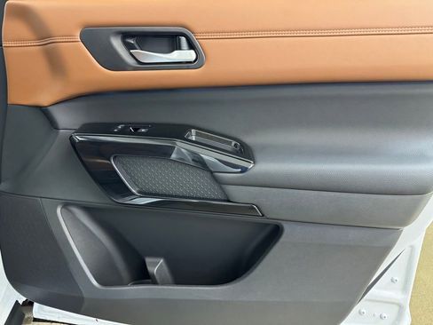 New 2026 Nissan Pathfinder Platinum image 31