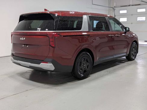 Used 2025 Kia Carnival FWD image 8