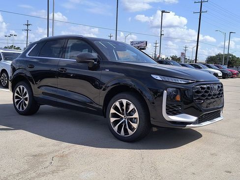 New 2026 Audi Q3 quattro 2.0T AWD/4WD image 5