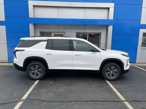 New 2026 Chevrolet Traverse LT w/ LPO, Floor Liner Package image 4