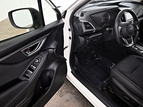 Used 2020 Subaru Forester Premium image 4