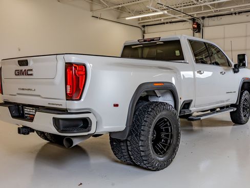 Used 2022 GMC Sierra 3500 Denali w/ Denali Ultimate Package AWD/4WD image 10