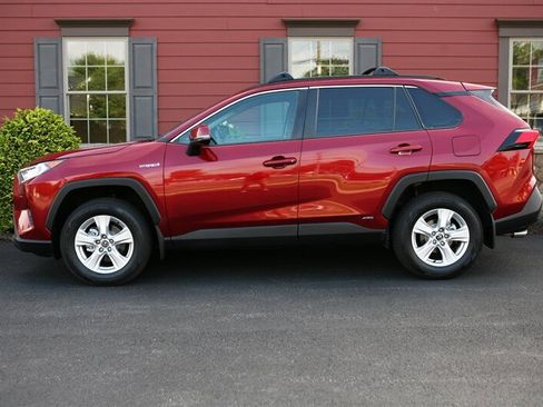 Used 2020 Toyota RAV4 XLE w/ Carpet Mat Package AWD/4WD image 4