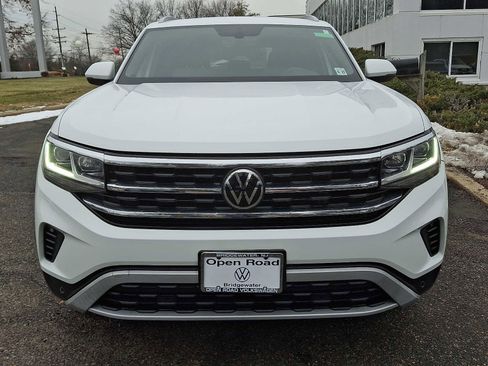Used 2022 Volkswagen Atlas Cross Sport SE w/ Panoramic Sunroof Package image 2