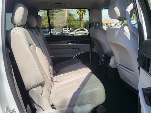 Used 2024 Jeep Wagoneer L Series II w/ Flexible Seating Group RWD image 25