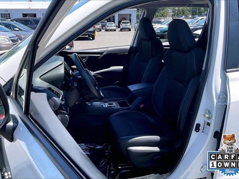 Certified 2022 Subaru Forester Premium AWD/4WD image 9