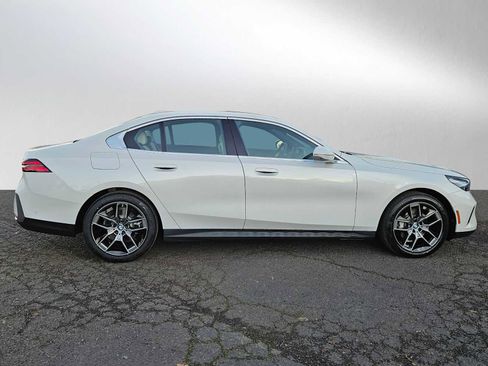 New 2026 BMW 530i xDrive w/ Premium Package image 2