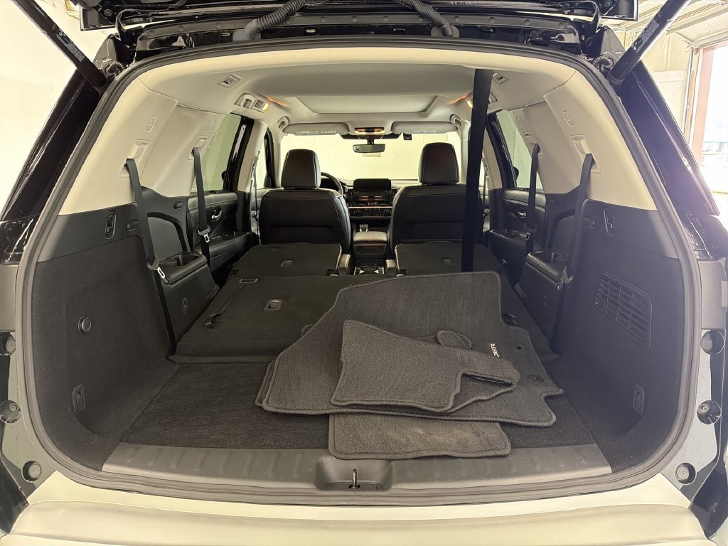 Certified 2025 Nissan Pathfinder Platinum w/ Lighting Package (N93) FWD image 17
