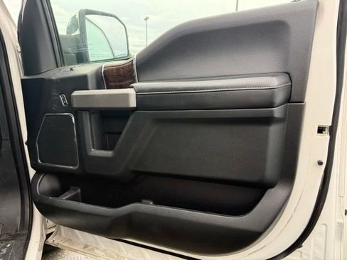 Used 2017 Ford F150 Platinum w/ Technology Package AWD/4WD image 19