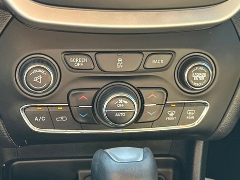 Used 2015 Jeep Cherokee Limited AWD/4WD image 25