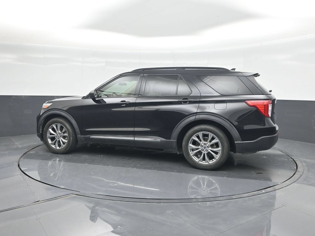Used 2021 Ford Explorer XLT w/ Equipment Group 202A RWD image 28