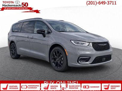 Used 2025 Chrysler Pacifica Limited