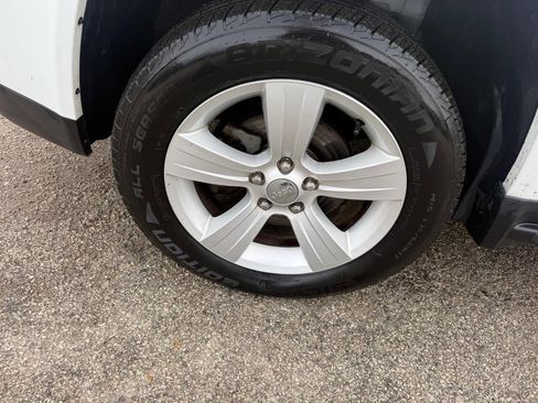 Used 2016 Jeep Compass Latitude image 19