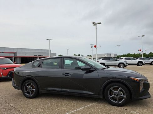 Used 2025 Kia K4 FWD image 2