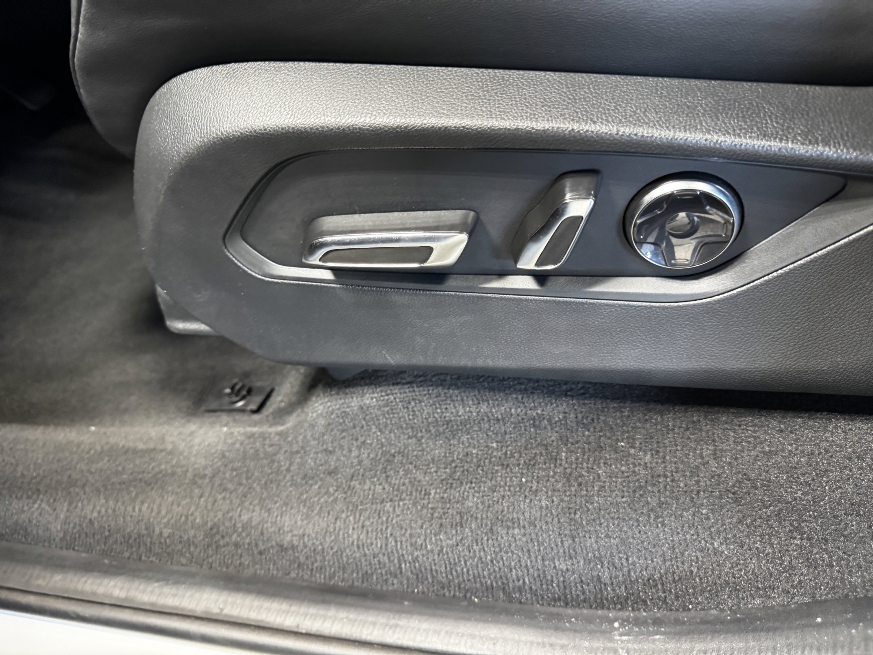 Certified 2024 Acura MDX w/ Technology Package FWD image 32