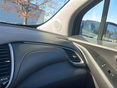 Used 2017 Chevrolet Trax LT w/ Sun & Sound Package image 20