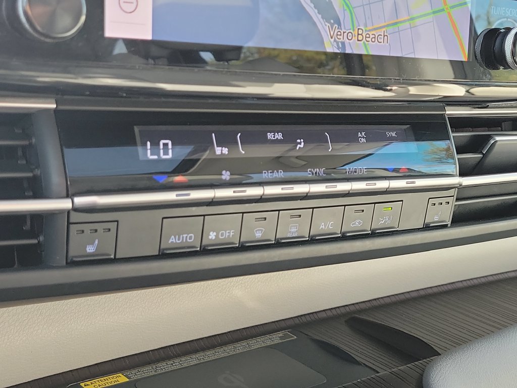 Certified 2021 Toyota Sienna XLE w/ XLE Plus Package FWD image 17