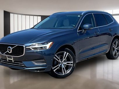Used 2019 Volvo XC60 T5 Momentum w/ Premium Package