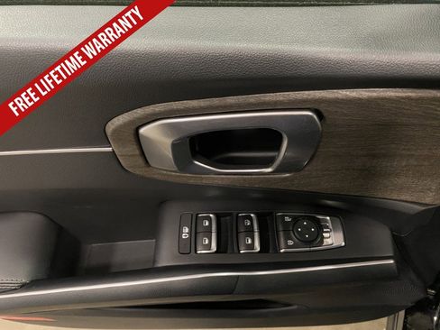 Used 2023 Kia Sorento EX w/ Panoramic Sunroof Package FWD image 30