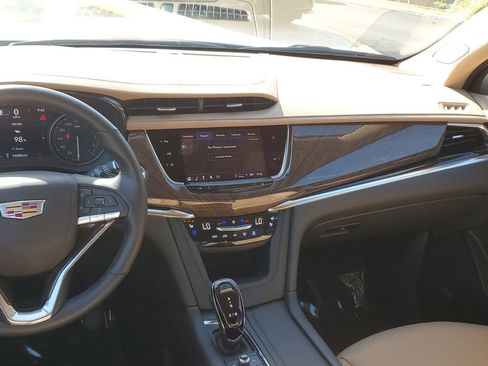 Certified 2024 Cadillac XT6 Premium Luxury w/ Platinum Package FWD image 18