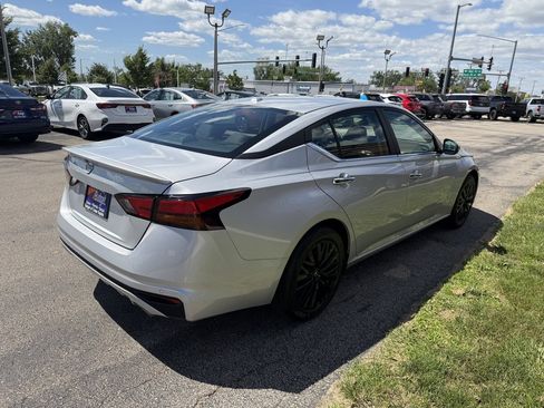 Used 2025 Nissan Altima 2.5 SV w/ SV Special Edition Package FWD image 5