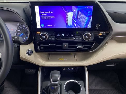 Used 2023 Toyota Highlander XLE image 25