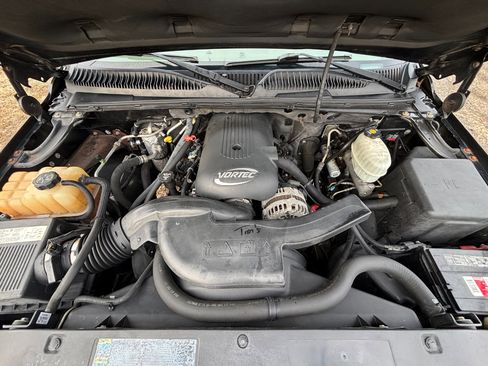 Used 2004 Chevrolet Suburban LT w/ Preferred Equipment Group image 9