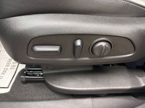 Used 2023 GMC Terrain SLT w/ LPO, Floor Liner Package AWD/4WD image 25