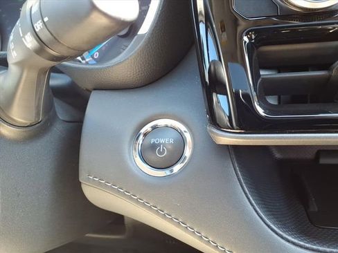 Used 2023 Toyota Highlander XLE image 30