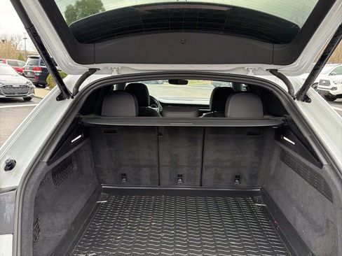 Used 2020 Audi Q8 Prestige w/ Prestige Package image 17