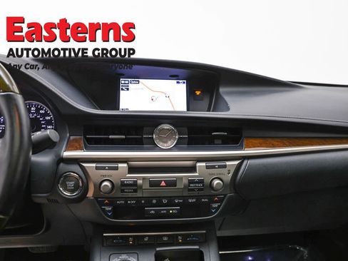 Used 2015 Lexus ES 350 w/ Luxury Package FWD image 12