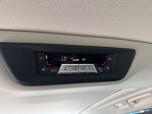 Used 2025 BMW X7 xDrive40i AWD/4WD image 47
