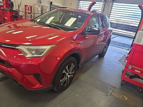 Used 2016 Toyota RAV4 LE AWD/4WD image 5