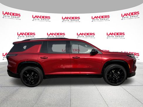 Used 2024 Chevrolet Traverse RS image 2