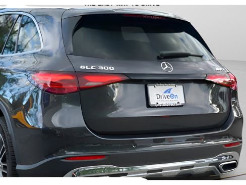 Used 2024 Mercedes-Benz GLC 300 4MATIC image 4
