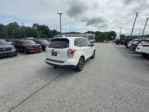Used 2018 Subaru Forester 2.5i Limited AWD/4WD image 7