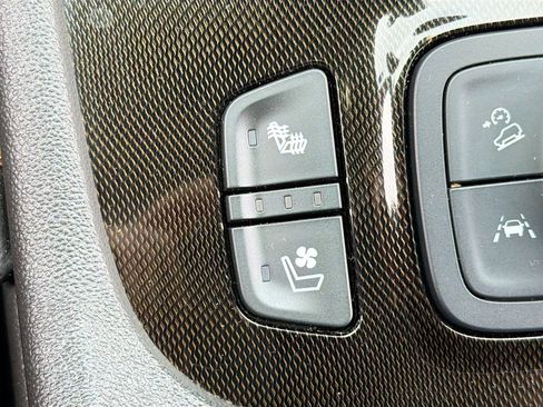 Used 2023 GMC Acadia AT4 w/ Technology Package AWD/4WD image 23