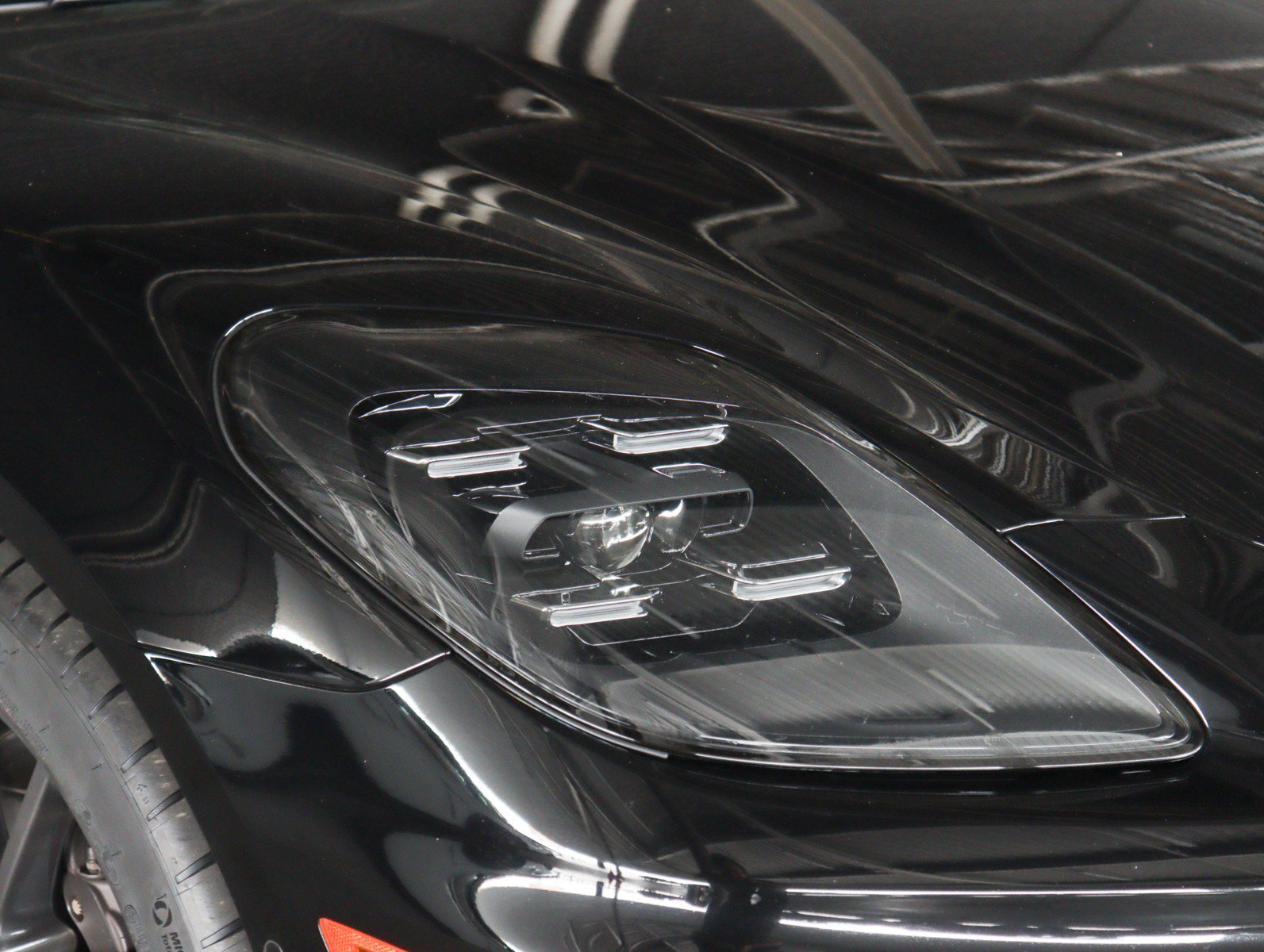 Used 2025 Porsche Panamera RWD image 23