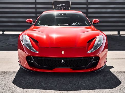 Used 2020 Ferrari 812 Superfast RWD image 16