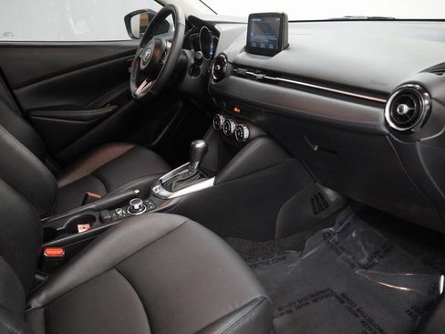 Used 2020 Toyota Yaris XLE image 44